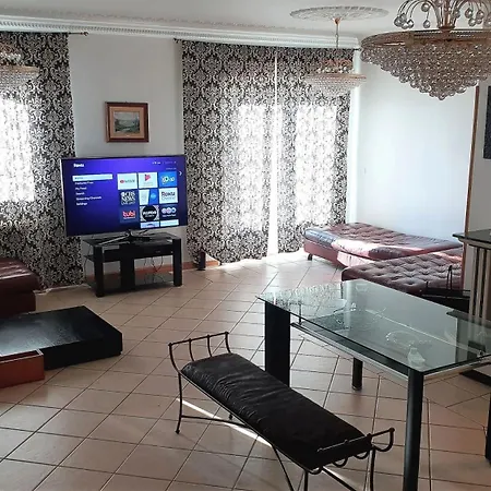 Villa De Nazare *